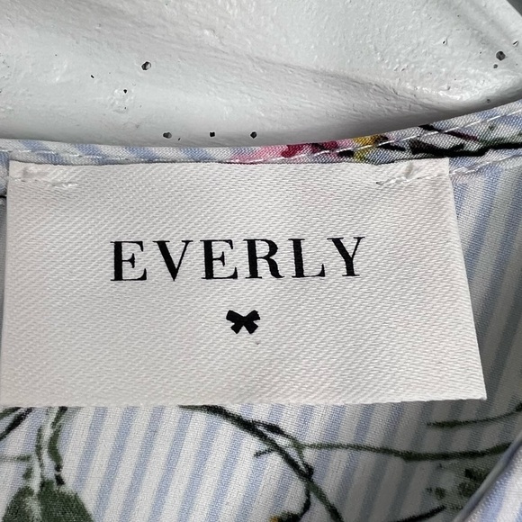 EVERLY Floral V-Neck Romper with 3/4 length flare sleeves - Picture 2 of 8